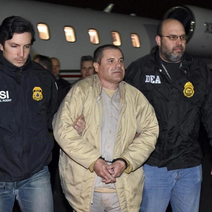 Mexican drug lord JoaquÃn 'El Chapo' Guzmán claims he can't get calls or visits in a US prison